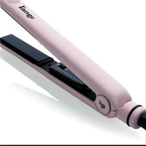 Aplatir by Lange flat iron. Professional grade.